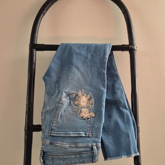 Abercrombie & Fitch jeans with embroidery - Picture 6 of 17